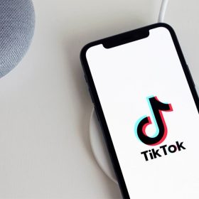Italy yêu cầu TikTok chặn người dùng nhỏ tuổi sau vụ bé gái 10 tuổi tử vong